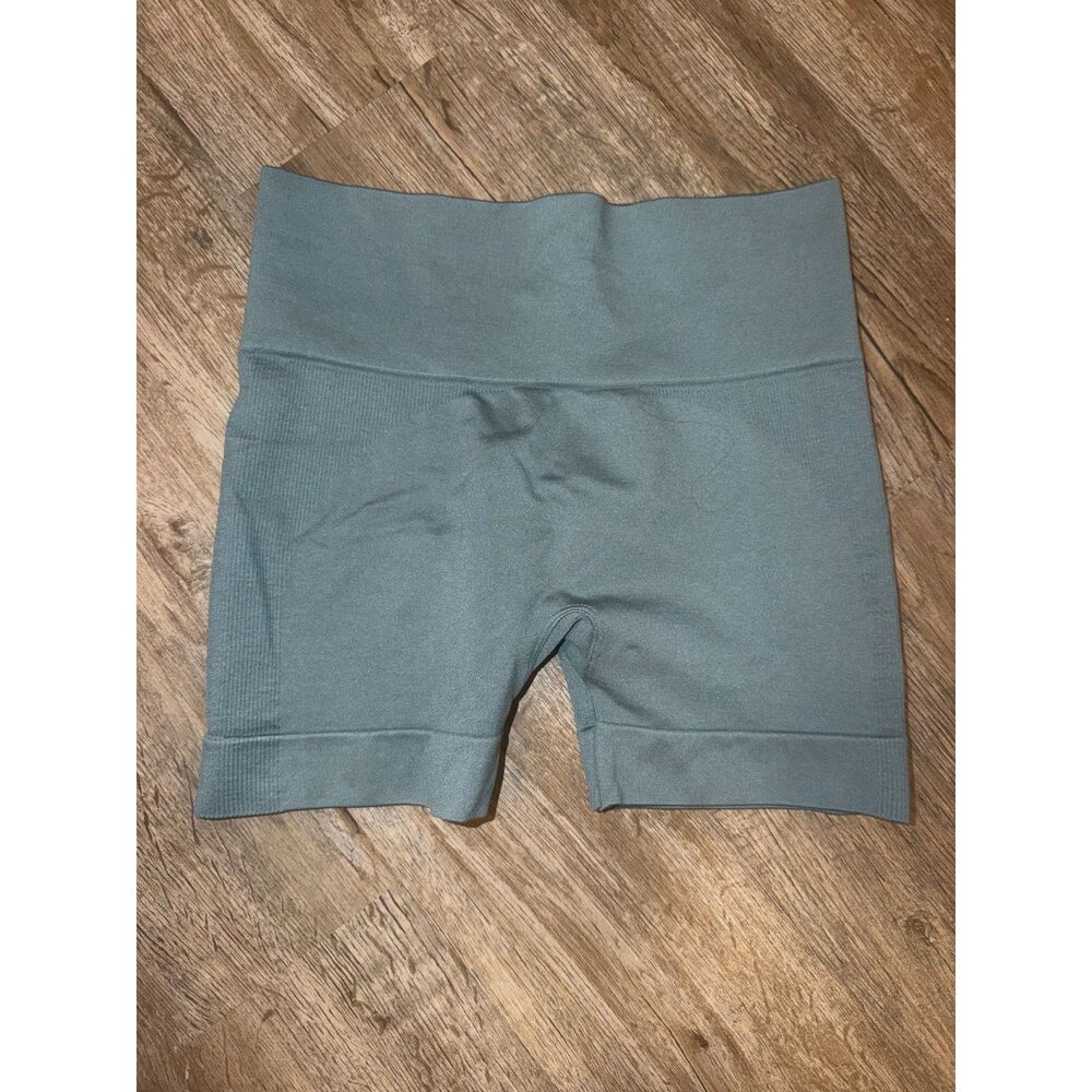 Set active shorts size medium